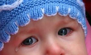 Por qué los recién nacidos lloran sin lágrimas cuando los bebés tienen lágrimas