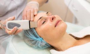 Desincrustación o limpieza galvánica - limpieza profunda de la piel del rostro Equipo para el procedimiento