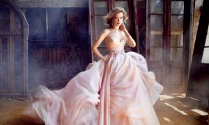 Różowa suknia ślubna: wybór romantycznych natur Suknie ślubne z różowymi elementami